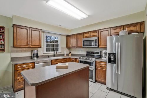 8858 Eagle Rock Ln, Springfield VA  22153-1727 exterior