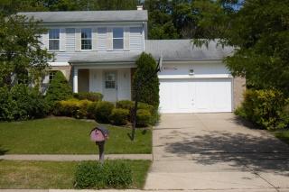 8233 Eaton Dr, Downers Grove, IL 60517-4610