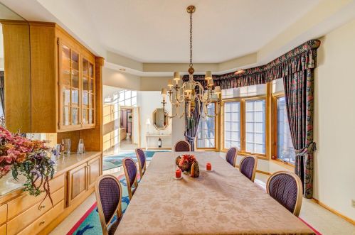 902 Highview Cir, Saint Paul MN  55118-3687 exterior