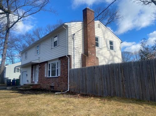 36 Kennedy Dr, Warwick, RI 02889-2504