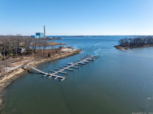 12 Splitrock Rd, Norwalk CT  06854-4713 exterior