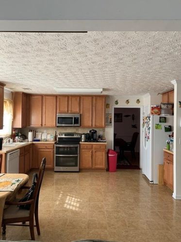 1835 River Shoals Dr, Conyers GA  30012-6631 exterior