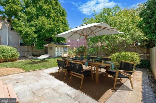 28 Gravers Ln, Philadelphia PA 19118-4132 exterior