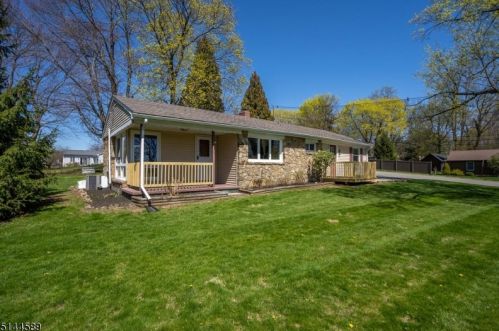 18 Boulder Field Rd, Califon, NJ 07830-4155