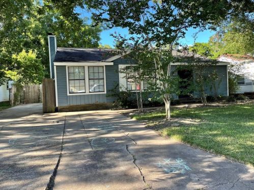 731 Kyle St, Angleton TX  77515-3404 exterior