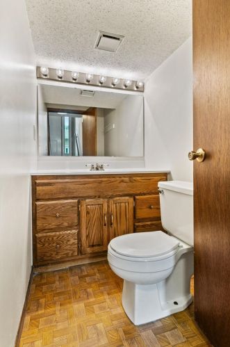 1718 Hickory Hill Dr, Saint Paul MN  55122-2410 exterior