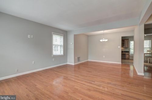 5601 Castlebury Ct, Springfield VA  22015-1883 exterior