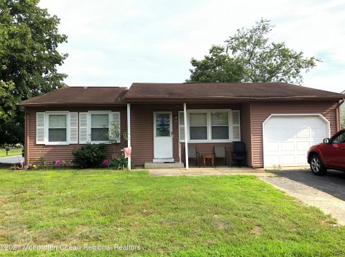 19 Keene St, Lakehurst, NJ 08759-2340