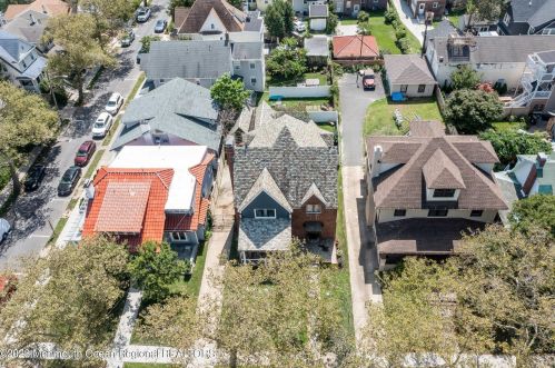 302 2nd Ave, Tinton Falls NJ  07712-6132 exterior