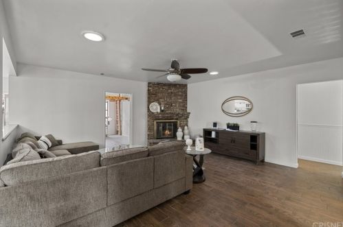 3637 Fairesta St, Glendale CA 91214-1804 exterior