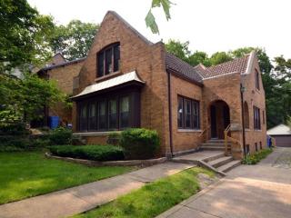 2012 110th St, Chicago, IL 60643-3317