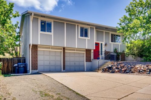 302 Moss St, Lakewood, CO 80401