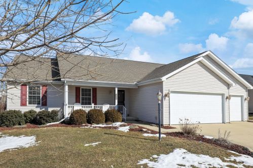 1702 Locust Dr, Saint Joseph, IL 61873-8431