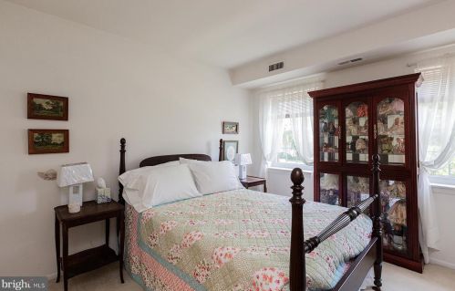 22 Valleybrook Dr, Lancaster PA  17601-4623 exterior