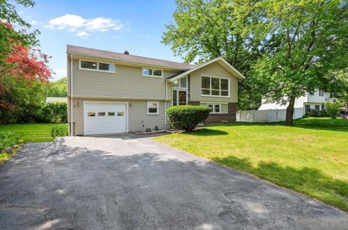 5 Baldwin Dr, Providence, RI 02919-1511