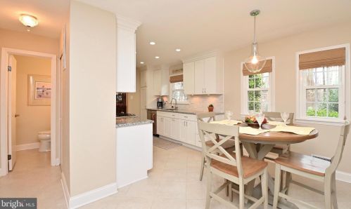 7724 Carrleigh Pkwy, Springfield VA  22152-1307 exterior