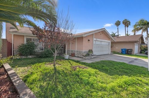 8208 Sandy Ln, Paramount, CA 90723-3537