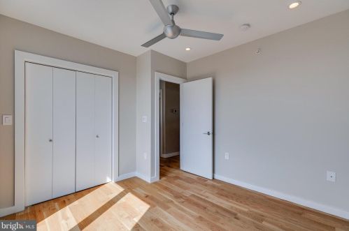 720 4 St, Philadelphia PA 19147-3127 exterior