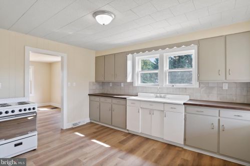 4641 Martinsburg Rd, Berkeley Springs WV  25411-5053 exterior