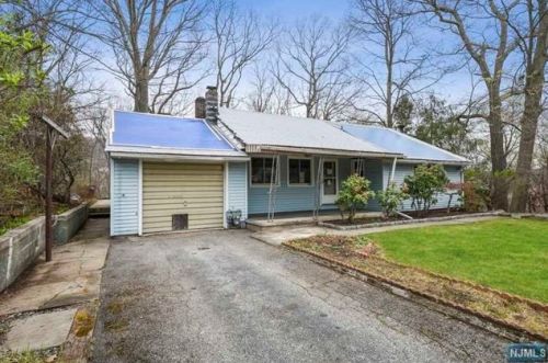 35 Lakeside Ave, Kinnelon, NJ 07405-1515