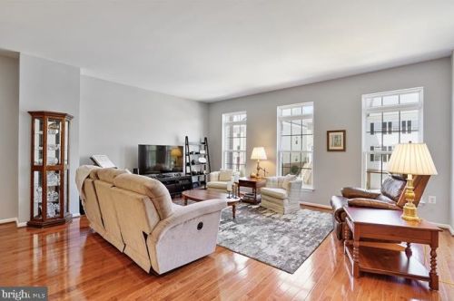 7328 Hampton Manor Pl, Springfield VA  22150-4921 exterior