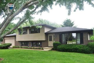 330 Towne St, Gilberts, IL 60136-9721