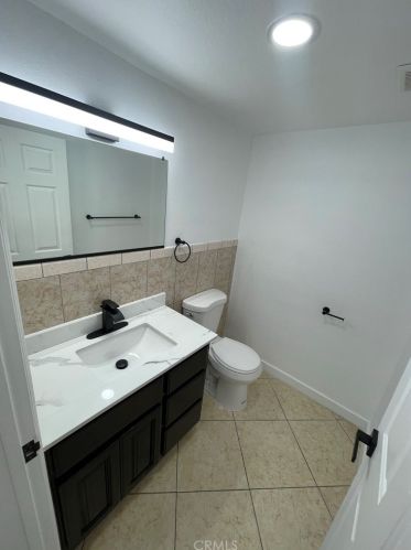10430 Elizabeth Ave, South Gate, CA 90280-5916
