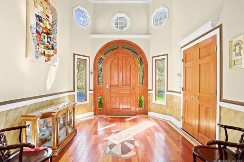 17 Carrington Dr, Greenwich CT  06831-3119 exterior