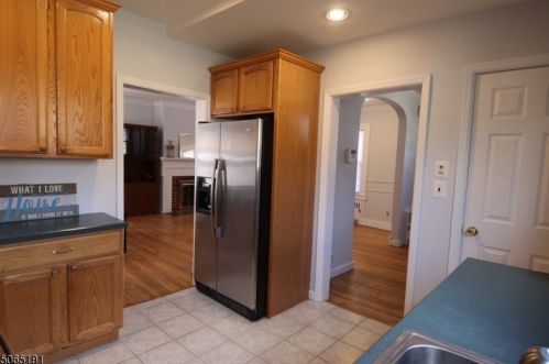 52 Edgewood Ave, Town Center, NJ 07052-3137