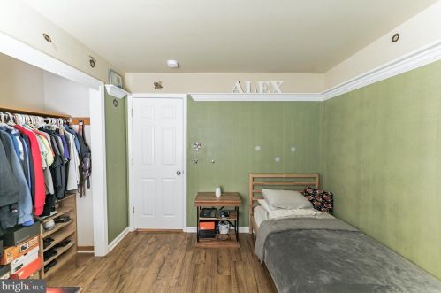 74 Wolf Dr, Trenton NJ 08610-1125 exterior