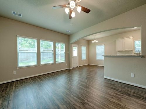 1733 Cindy Ln, Conroe TX  77304-3159 exterior