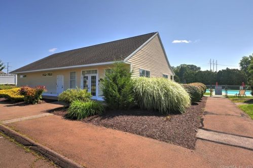 33 Pilgrim Hbr, Wallingford CT  06492-5440 exterior