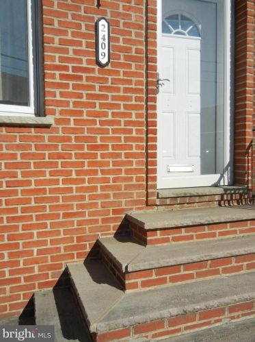 2409 Front St, Philadelphia, PA 19148-4104