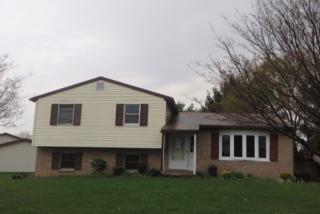 633 Meadow Dr, Lebanon PA  17042-9142 exterior