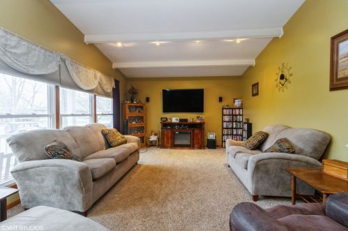 1095 Western Hills Dr, Kankakee, IL 60901-7482