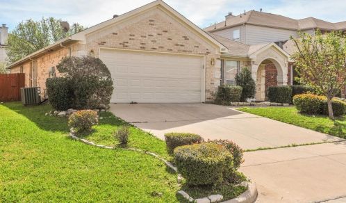 8055 Raleigh Dr, Fort Worth TX  76123-2071 exterior