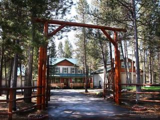 17125 Upland Rd, Bend, OR 97707-2248