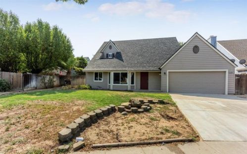 5460 Silverado Ave, Fresno, CA 93722-6003