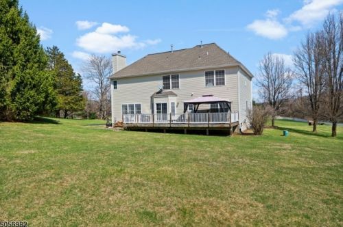 1 Fiddlers Way, Sparta, NJ 07871-3466