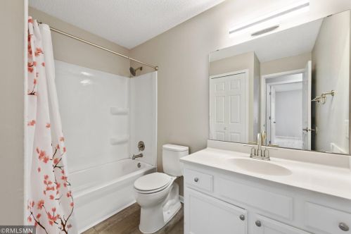 2457 Grenadier Ave, Saint Paul MN  55128-4319 exterior