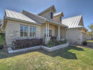 209 Enclave Rd, Lakeside Heights, TX 78639-4427