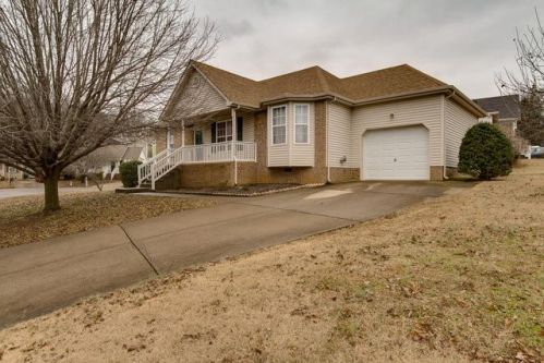 200 Saddlestone Ct, Hermitage, TN 37076-2975