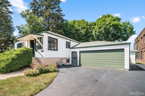 218 Spring St, South Elgin, IL 60177-1534
