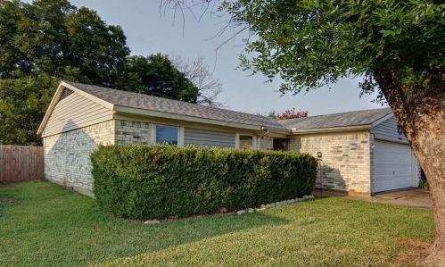 10129 Peppertree Ln, Fort Worth TX  76108-3921 exterior