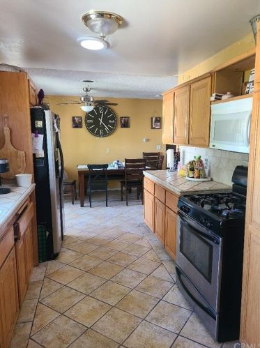 2251 Crestwood Ln, Anaheim CA  92804-6425 exterior