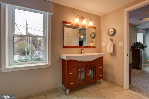 241 Cherry St, Lancaster PA  17602-2725 exterior