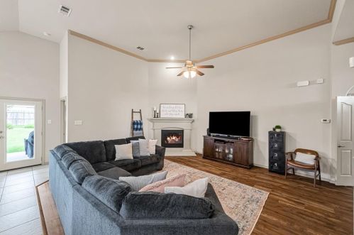 6108 Kristen Dr, Fort Worth TX  76131-1281 exterior