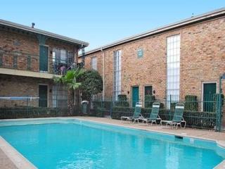 5920 Beverlyhill St, Houston TX  77057-6719 exterior