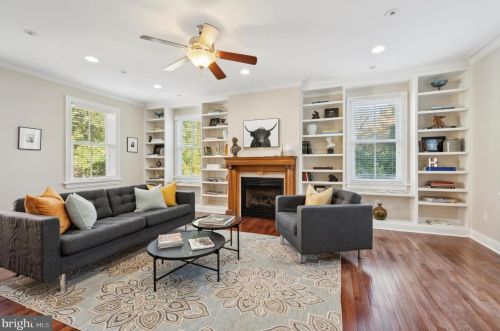 28 Gravers Ln, Philadelphia PA 19118-4132 exterior