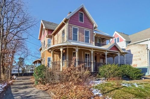 109 Willow St, Waterbury, CT 06710-2012